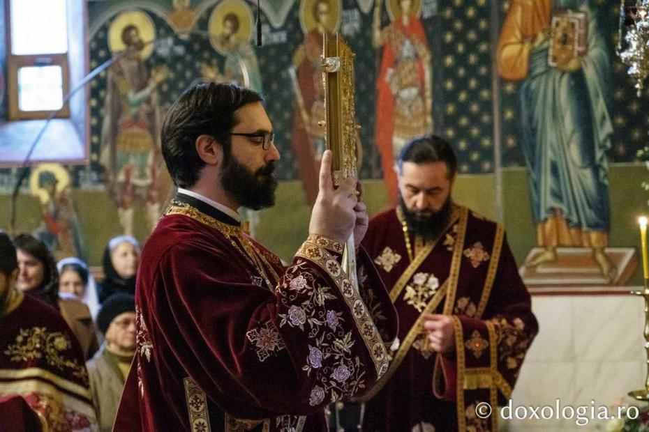 Mănăstirea Popăuți din Botoșani și-a sărbătorit ocrotitorul, pe Sfântul Ierarh Nicolae / Foto: Mihail Vrăjitoru